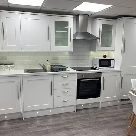 Huge Studio Close To City Centre With Free Secure Parking Leeds  Eksteriør billede