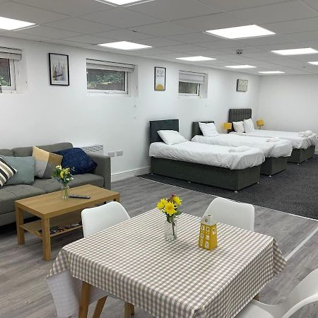 Huge Studio Close To City Centre With Free Secure Parking Leeds  Eksteriør billede