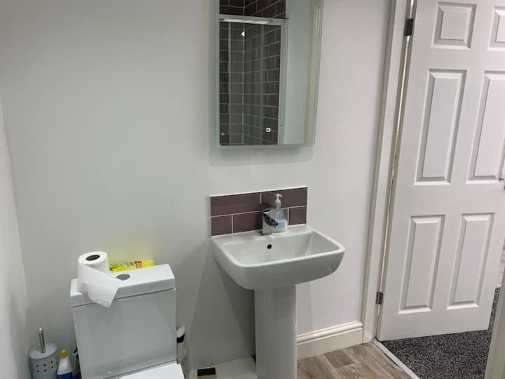 Huge Studio Close To City Centre With Free Secure Parking Leeds  Eksteriør billede