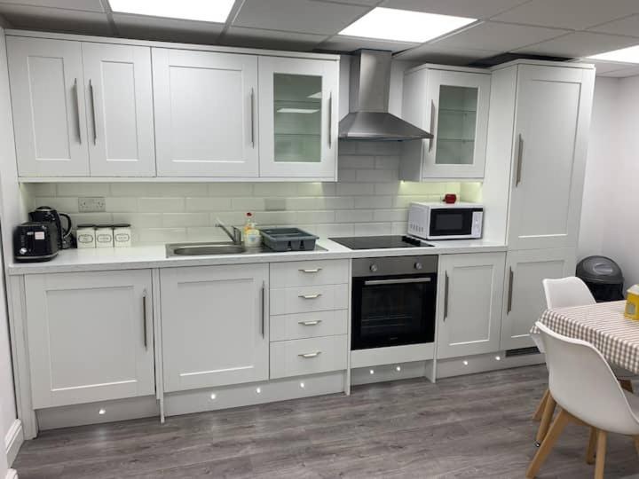 Huge Studio Close To City Centre With Free Secure Parking Leeds  Eksteriør billede