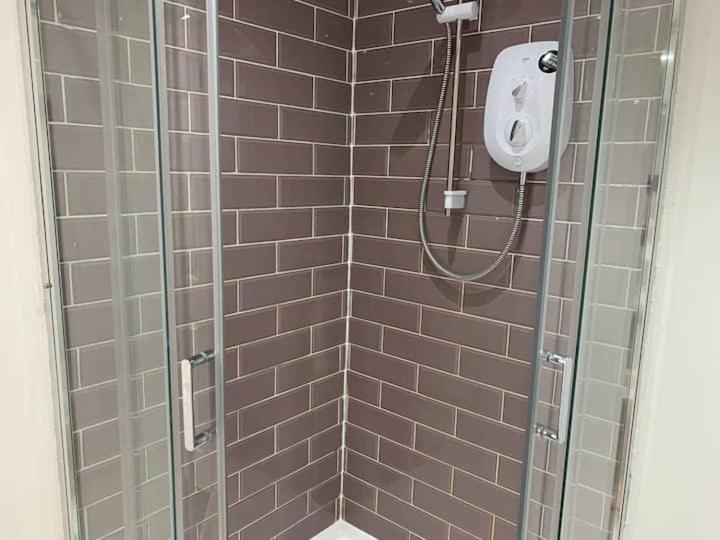 Huge Studio Close To City Centre With Free Secure Parking Leeds  Eksteriør billede